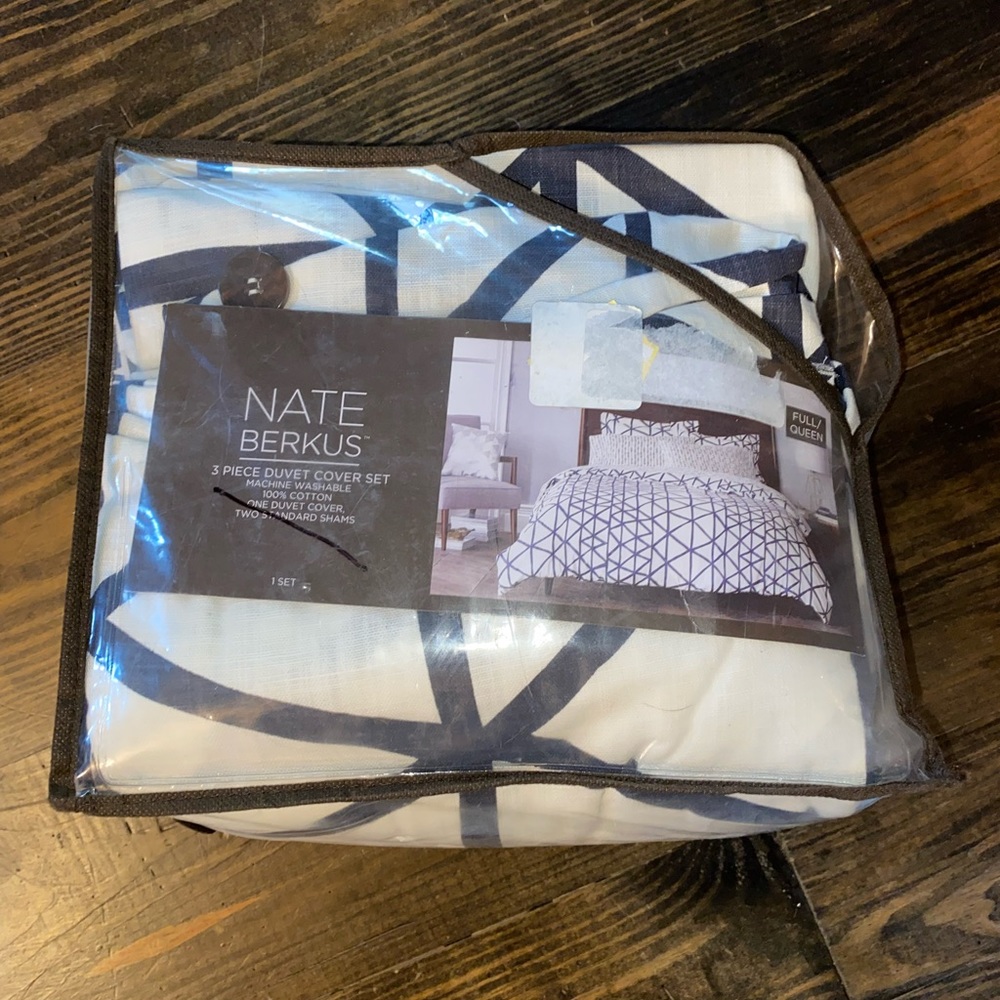 Nate Berkus Duvet Full queen Brand new